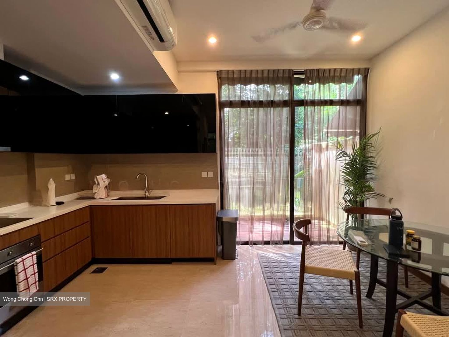 Holland Link (D10), Terrace #562524001